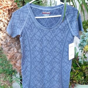 ELLEN TRACY Active women's seamless Tee